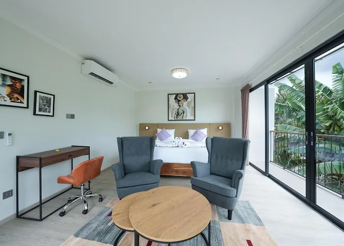 Cora Walk To Double Six Seminyak